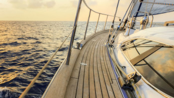 Фотография к новости: Звезда StandUp Руслан Белый развлекал казахстанских женщин на яхте в Сардинии