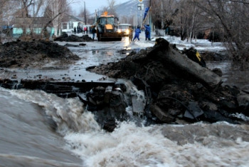 Фотография к новости: Разработанную министерствами противопаводковую программу раскритиковал Даниал Ахметов 