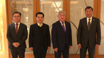 Фотография к новости: Сапарбаев призвал южнокорейских бизнесменов поднять зарплаты актюбинцам 