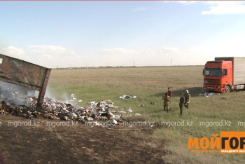 Фотография к новости: Гружённая 12 тоннами одежды фура сгорела на трассе в ЗКО