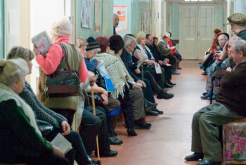 Фотография к новости: Биртанов пообещал не отнимать "досуг" у пенсионеров в связи с цифровизацией здравоохранения 