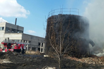 Фотография к новости: Пожар на заводе в Петропавловске: ликвидация возгорания продолжается
