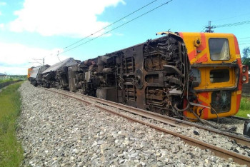 Фотография к новости: Три вагона пассажирского поезда сошли с рельсов в Жамбылской области