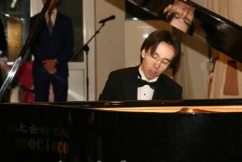 Фотография к новости: "Казахский Моцарт" Рахат-Би Абдысагин дал концерт в Пекине