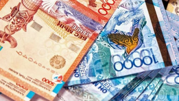 Фотография к новости: Нацвалюта ослабела сразу на полтора тенге