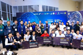 Фотография к новости: Путевку в Москву подарил Исекешев разработчикам проекта общественного транспорта