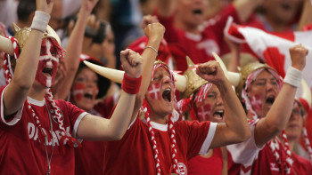 Фотография к новости: Больше 300 датских болельщиков прибыло на футбольный матч в Астану 