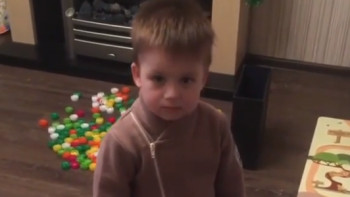 Фотография к новости: "Замирающий" от песен Димаша малыш поразил своего кумира