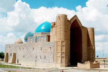 Фотография к новости: Туркестан посетили более 1 млн паломников в 2017 году