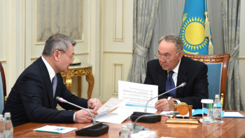 Фотография к новости: Даниал Ахметов доложил Президенту о социально-экономическом развитии региона