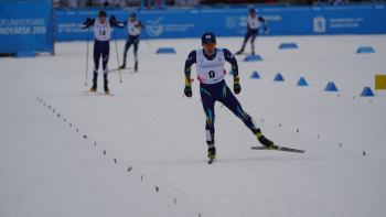 Фотография к новости: Лыжник Асет Дуйсенов завоевал серебряную медаль на Универсиаде в Красноярске