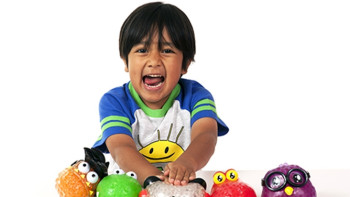 Фотография к новости: Семилетний мальчик стал самым богатым блогером в 2018 году