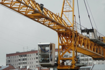 Фотография к новости: Демонтаж представляющих опасность башенных кранов начался в Астане 