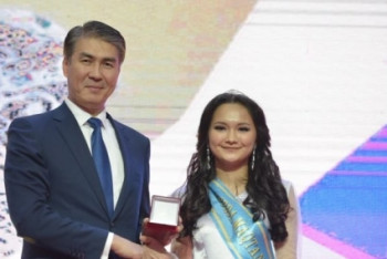 Фотография к новости: Более 300 столичных выпускников стали обладателями "Алтын белгі"