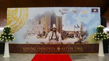 Фотография к новости: Делегаты съезда "Нур Отан" посетили премьерный показ картины "Золотой трон" 