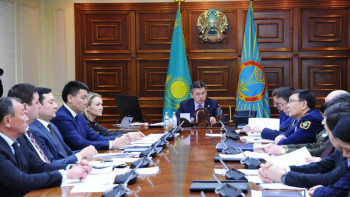 Фотография к новости: Аким Астаны отчитал чиновников за проблему с открытыми люками