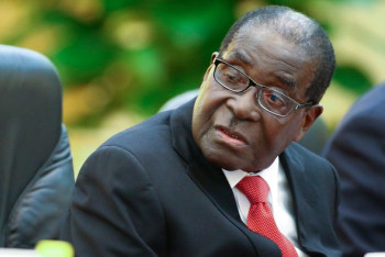 Фотография к новости: Ушёл в отставку 93-летний президент Зимбабве 