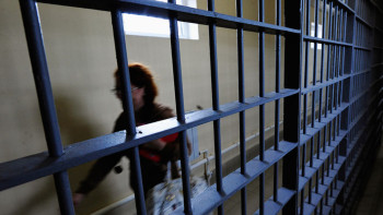 Фотография к новости: Скрывавшуюся в Доминикане казахстанку экстрадировали на родину