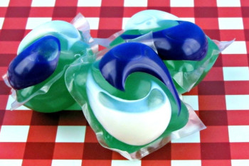 Фотография к новости: Флешмоб с поеданием стирального порошка набирает популярность в Интернете