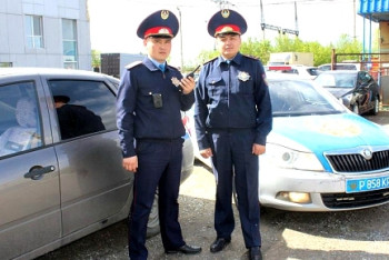 Фотография к новости: Полицейские Костаная вернули похищенный автомобиль семейной паре из Челябинска