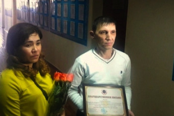 Фотография к новости: Спасших детей при пожаре карагандинцев наградили    