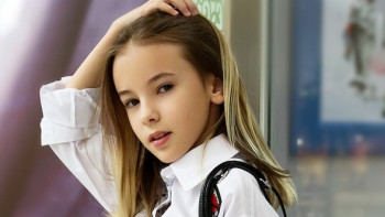 Фотография к новости: Данэлия Тулешова репетирует на сцене детского Евровидения в Минске