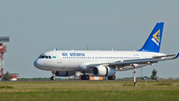 Фотография к новости: Причину возгорания двигателя самолета выясняют в компании "Эйр Астана"