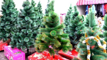 Фотография к новости: Как выбрать безопасный детский костюм и ёлку без формальдегида, рассказали санврачи 