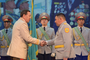 Фотография к новости: Глава МВД вручил государственные награды пожарным - спасателям    