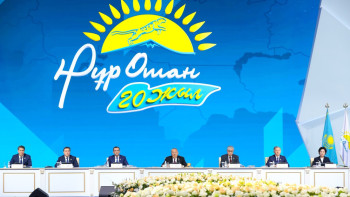 Фотография к новости: Назарбаев поручил поднять зарплаты низкооплачиваемым работникам на 30%