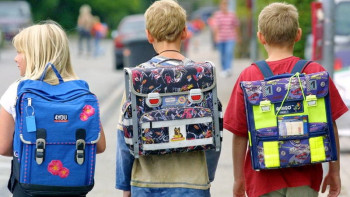 Фотография к новости: Казахстанские школы полностью обеспечат электронными учебниками за два года – Сагадиев 