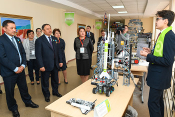 Фотография к новости: Космонавты Айымбетов и Мусабаев встретились со школьниками в Кызылорде