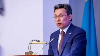 Фотография к новости: Бахыт Султанов поздравил казахстанцев с Днём благодарности 