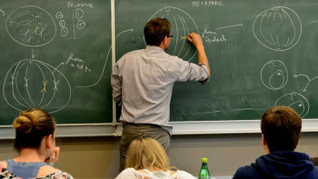 Фотография к новости: О надбавках учителям высказался вице-министр образования и науки