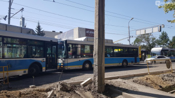 Фотография к новости: Лоб в лоб столкнулись два автобуса в Алматы 