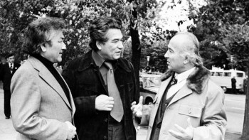 Фотография к новости: Не опубликованные фото Чингиза Айтматова оцифрованы в Казахстане и переданы в Минкультуры КР