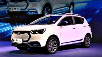 Фотография к новости: Первый электрокар казахстанской сборки презентовали в Москве