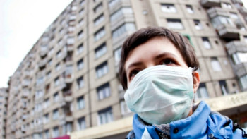 Фотография к новости: Больше миллиона тенге вынесли подруги в масках из букмекерской конторы Астаны