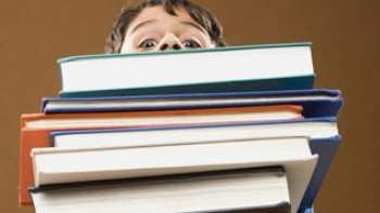 Фотография к новости: Сколько должны весить школьные учебники, рассказал Бекшин