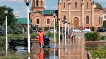 Фотография к новости: Парк затопило из-за прорыва водовода в Актобе 