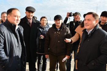 Фотография к новости: Аким Акмолинской области проинспектировал "адреса тревоги", на которые указали местные жители