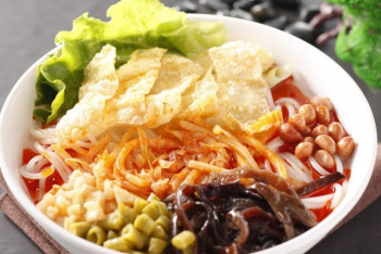 Фотография к новости: Китай подал заявку на включение "вонючей лапши" в список всемирного наследия