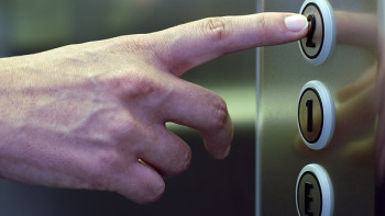 Фотография к новости: 25 лифтов в Астане признаны аварийными после проверки акимата