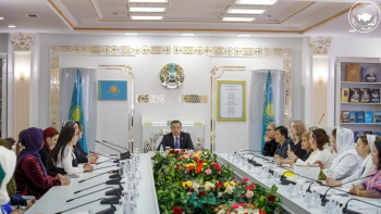 Фотография к новости: Зампредседатель АНК встретился с многодетными матерями этнокультурных объединений