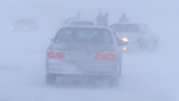 Фотография к новости: Из-за метели на трассе ВКО застряли более 200 автомобилей