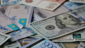 Фотография к новости: Доллар подешевел на 2,2 тенге