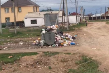 Фотография к новости: Сапиев попросил акимат убрать горы мусора в селе Акмолинской области 