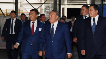 Фотография к новости: Назарбаев ознакомился с процессом производства металлоконструкций