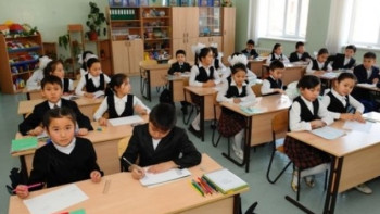 Фотография к новости: Назарбаев поручил оснастить школы Казахстана по стандарту НИШ