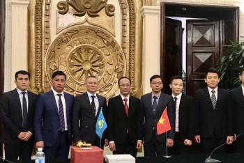 Фотография к новости: Вопросы защиты прав и интересов граждан РК обсудили во Вьетнаме